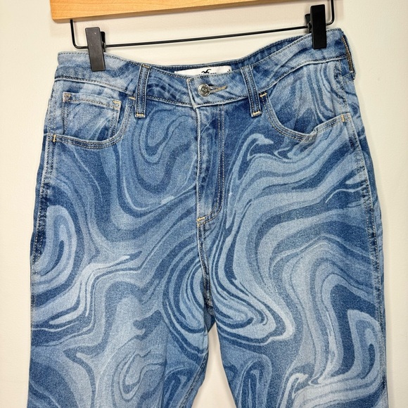 Hollister Curvy Hi-Rise Marble Denim Mom Jeans Size 28 - Picture 4 of 13
